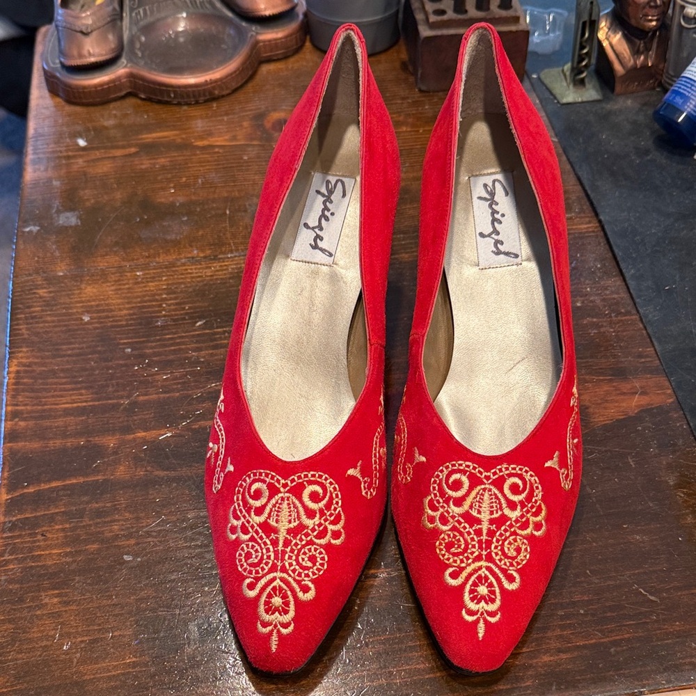 Spiegel Red Pointed-Toe Embroidered Low heels 10B